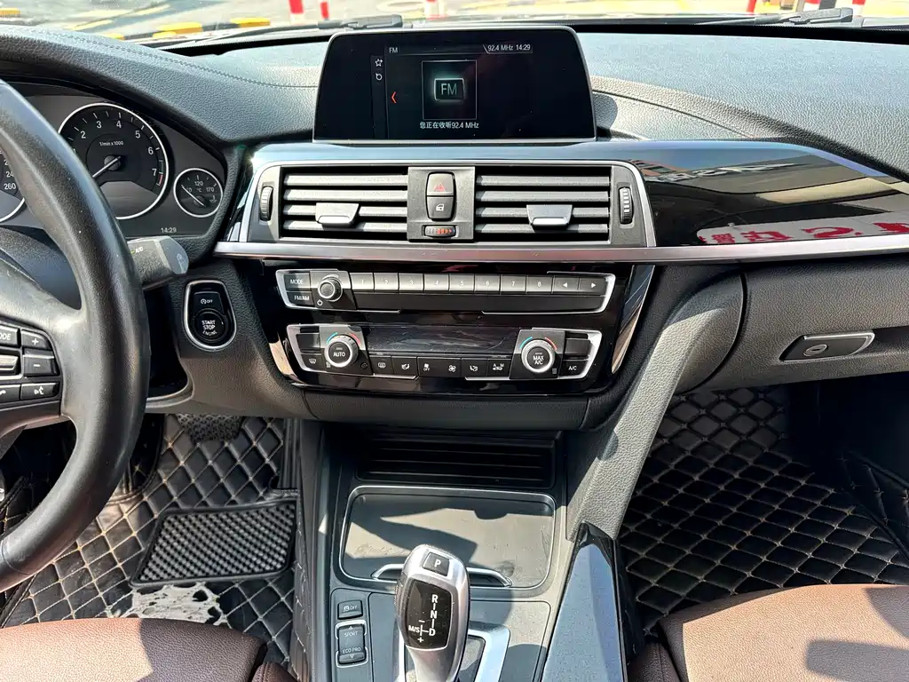 BMW 3 Series 2019 — фото 15