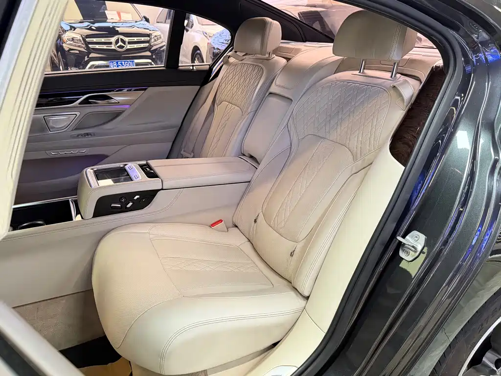 BMW 7 Series 2015 — фото 10