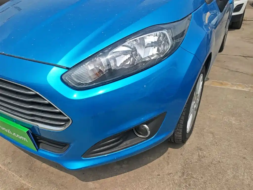 Ford Fiesta 2015 — фото 24