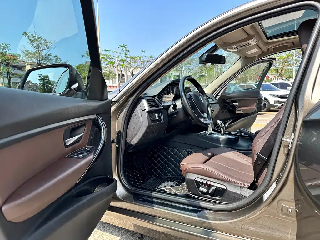 BMW 3 Series 2019 — фото 11
