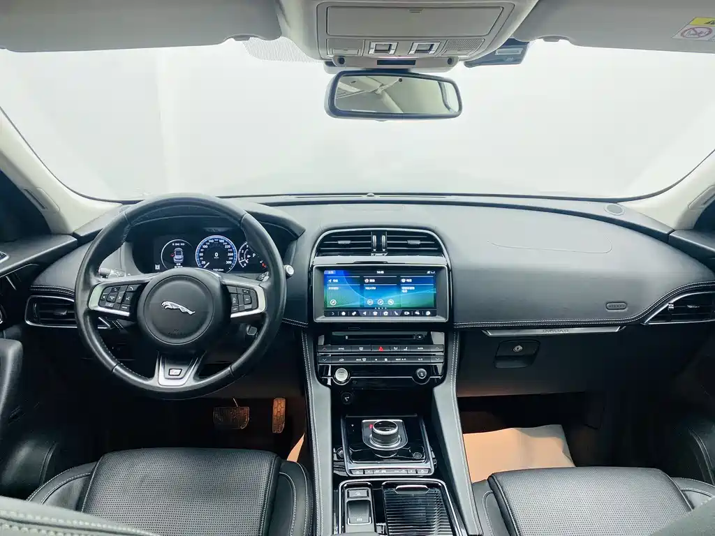 Jaguar F-PACE 2018 — фото 8