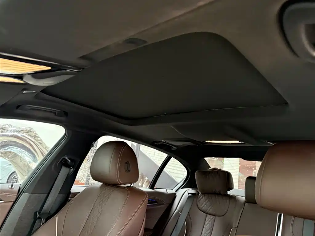 BMW 5 Series 2023 — фото 16