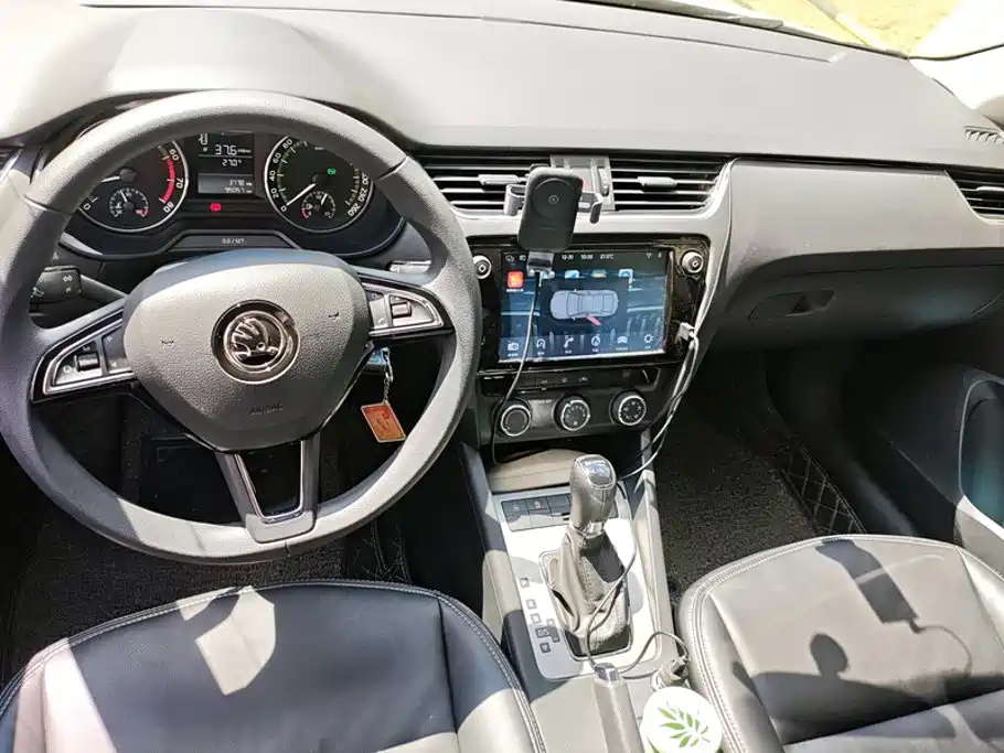 Skoda Octavia 2019 — фото 12