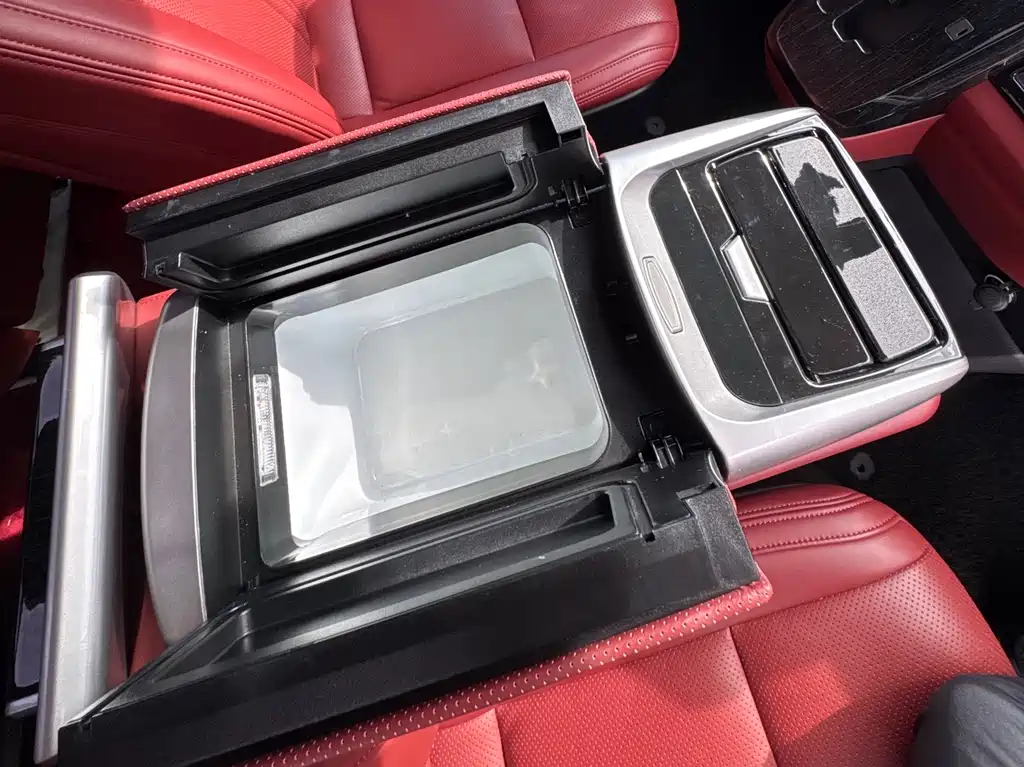 Toyota Hiace 2023 — фото 14