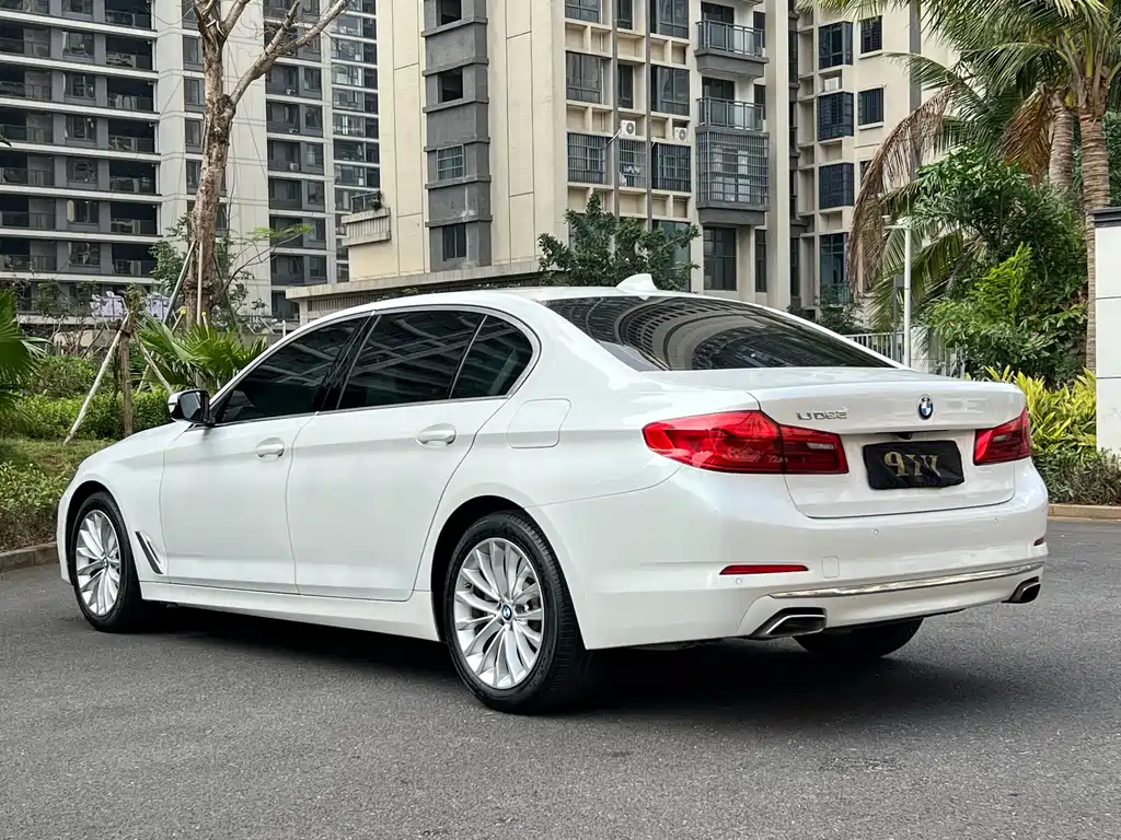 BMW 5 Series 2020 — фото 16