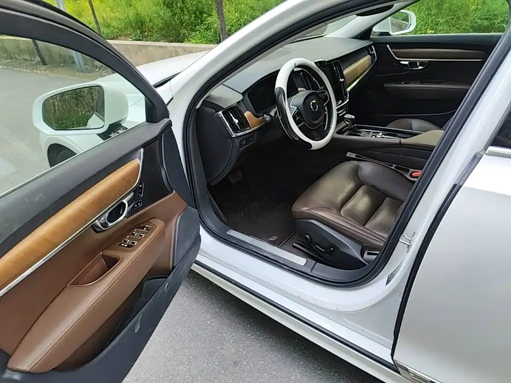 Volvo S90 2018 — фото 16