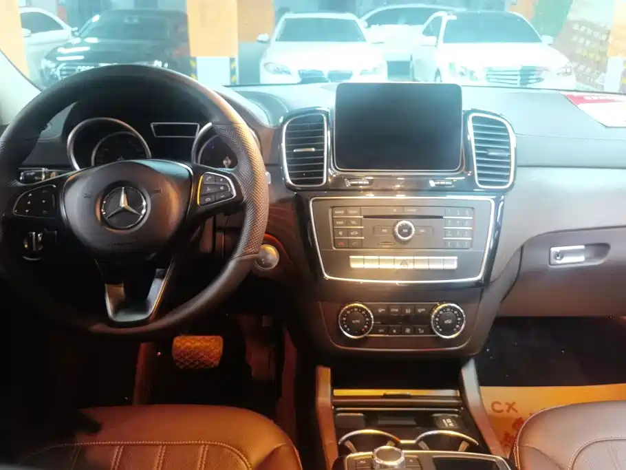 Mercedes-Benz GLE 2018 — фото 12