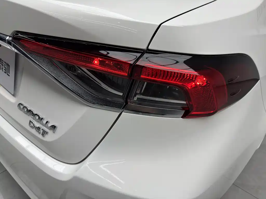 Toyota Corolla — фото 12