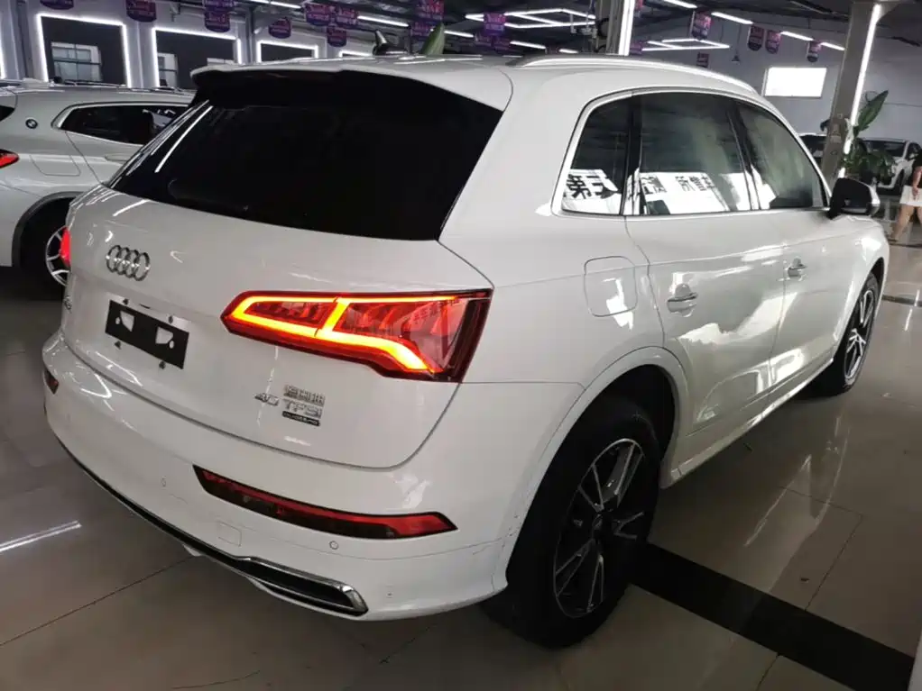Audi Q5L 2019 — фото 7