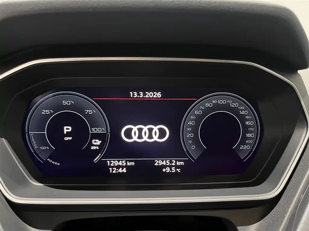 Audi Q4 e-tron 2025 — фото 12