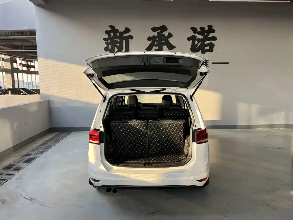 Volkswagen Touran 2018 — фото 10