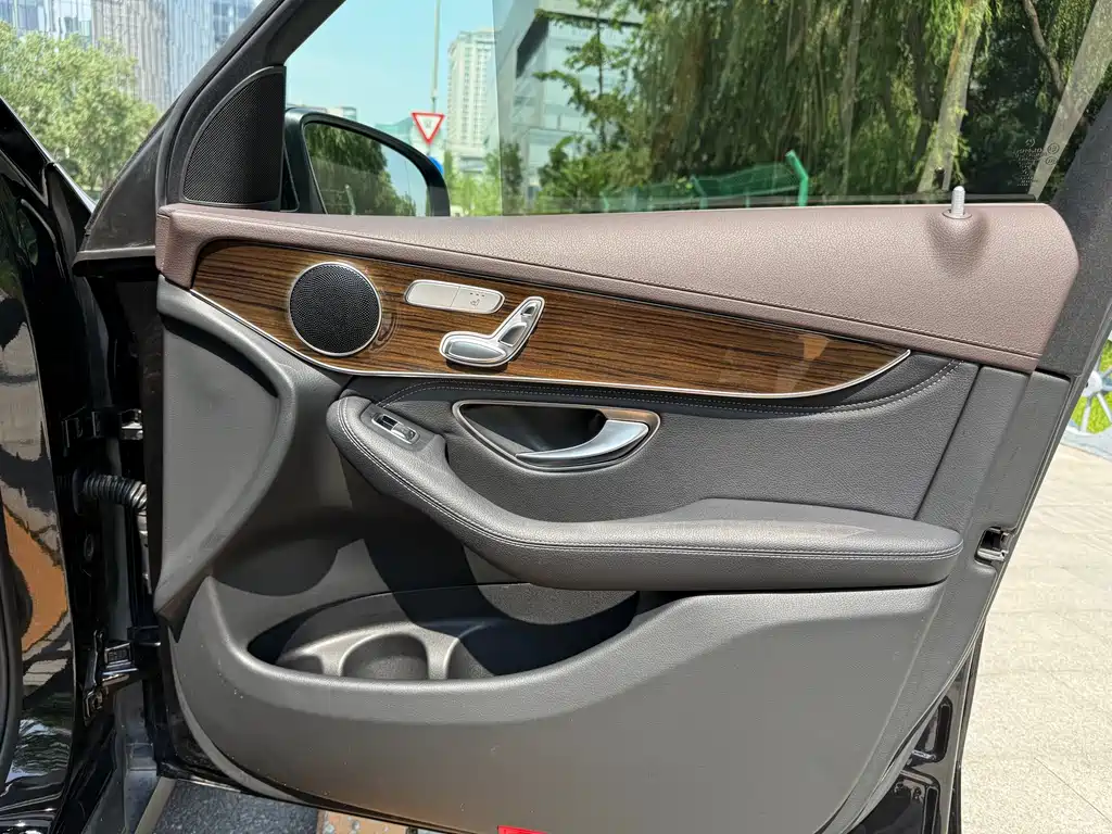 Mercedes-Benz GLC 2019 — фото 18