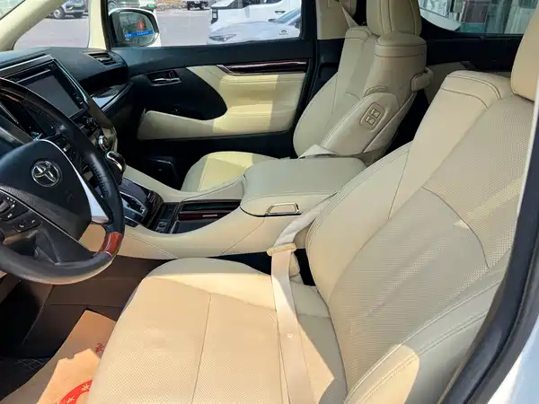 Toyota Alphard 2015