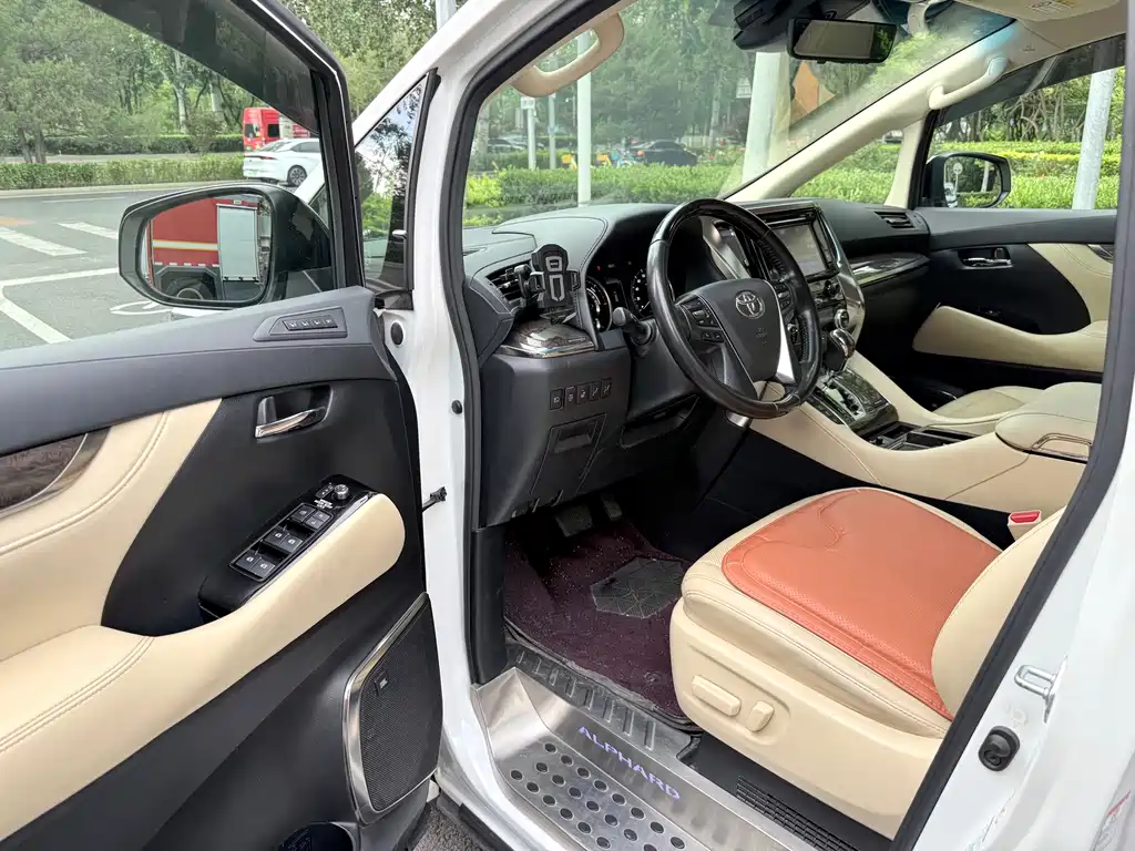Toyota Alphard 2020 — фото 8