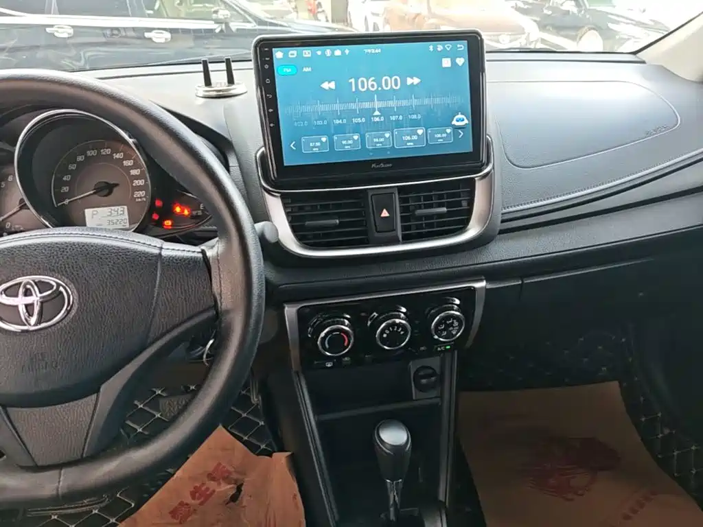 Toyota Yaris L 2020 — фото 13
