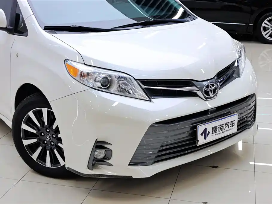 Toyota Sienna 2020 — фото 11