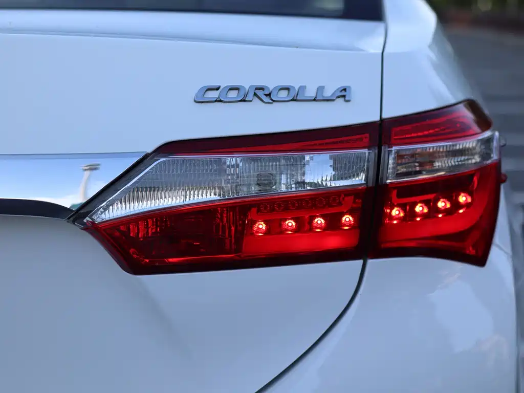Toyota Corolla 2015 — фото 8