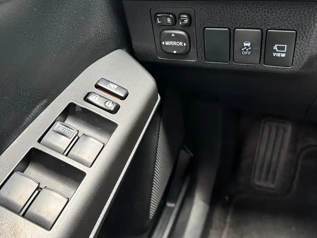 Toyota RAV4 2017 — фото 14