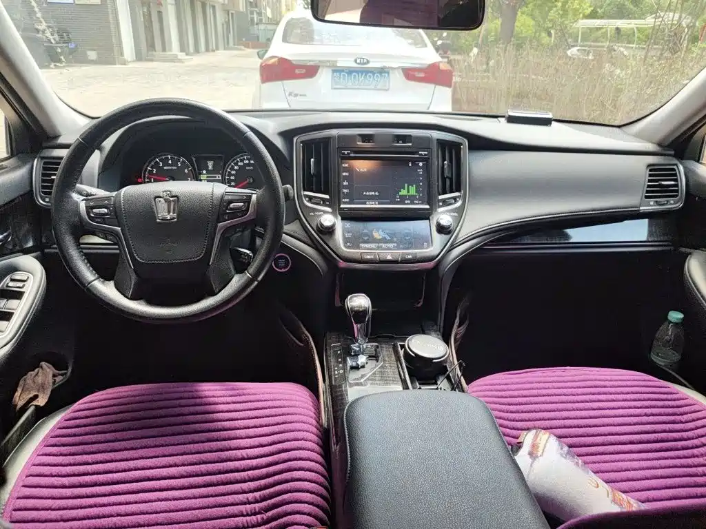 Toyota Crown 2017 — фото 13