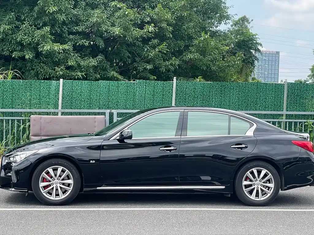 Infiniti Q50L 2015