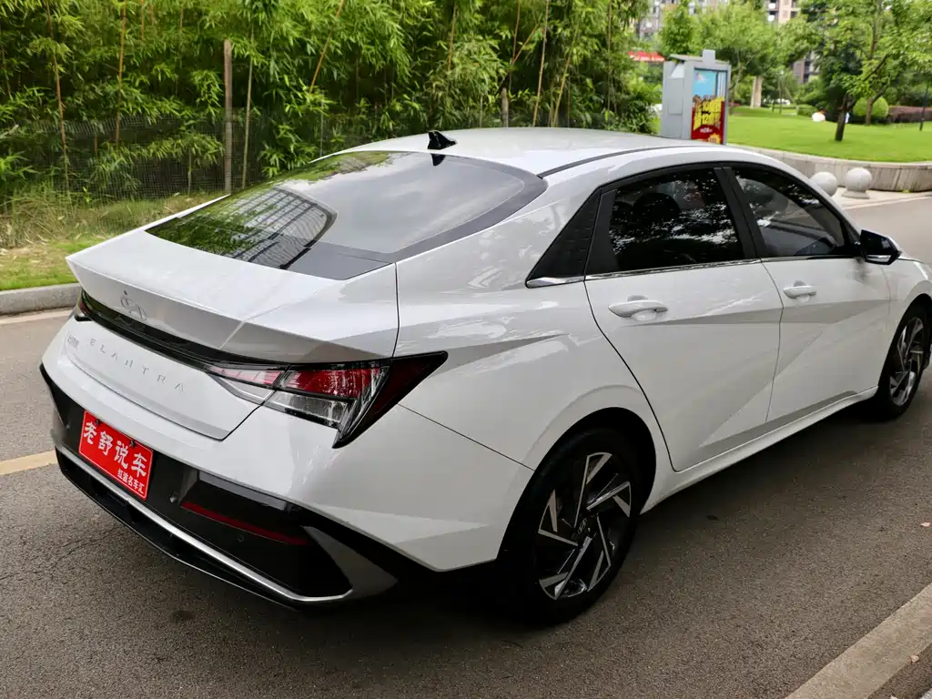 Hyundai Elantra 2023