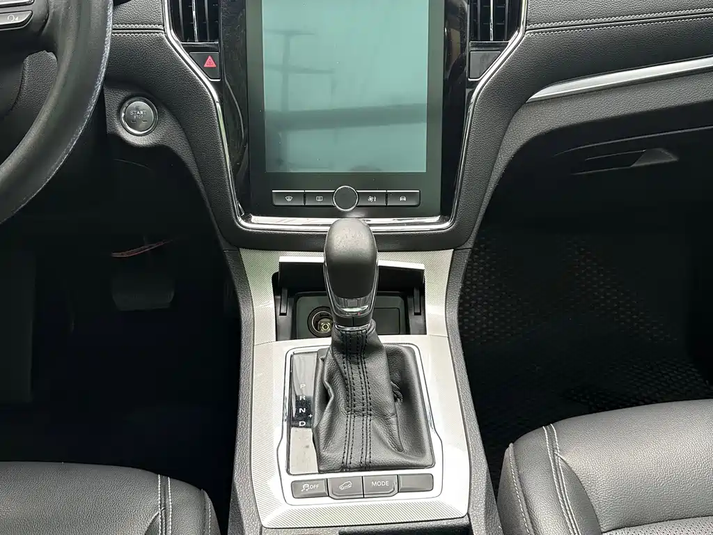 Roewe RX5 New Energy 2018 — фото 10