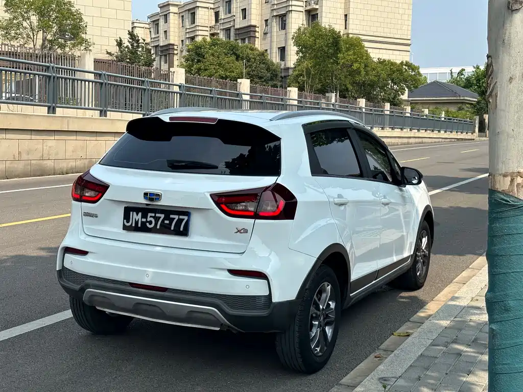 Geely Vision X3 2020 — фото 11