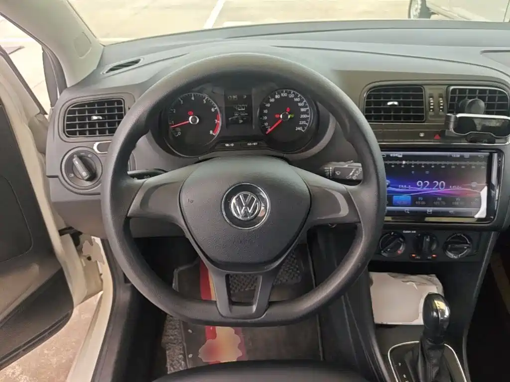 Volkswagen Polo 2017 — фото 11