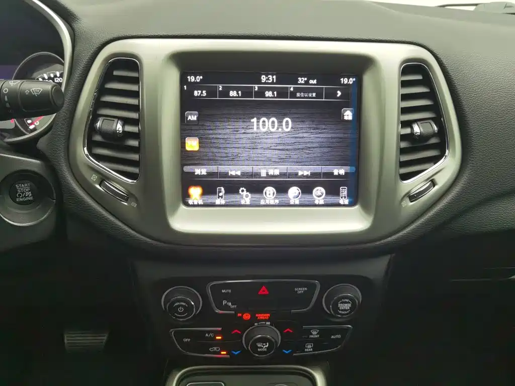 Jeep Compass 2018 — фото 12