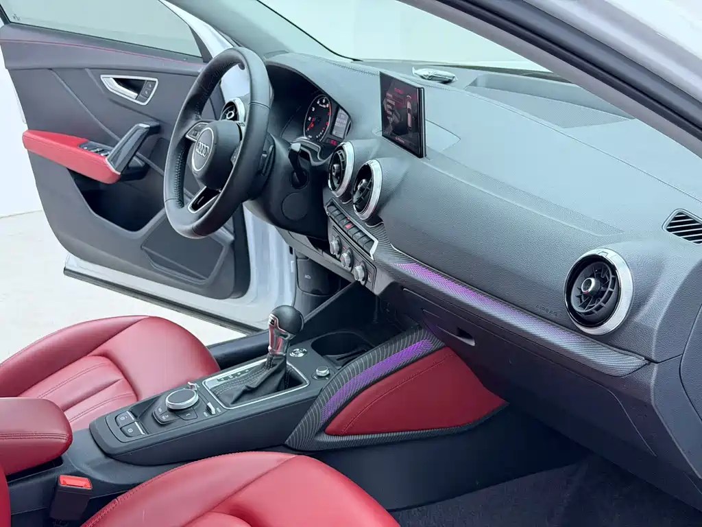 Audi Q2L 2023 — фото 16