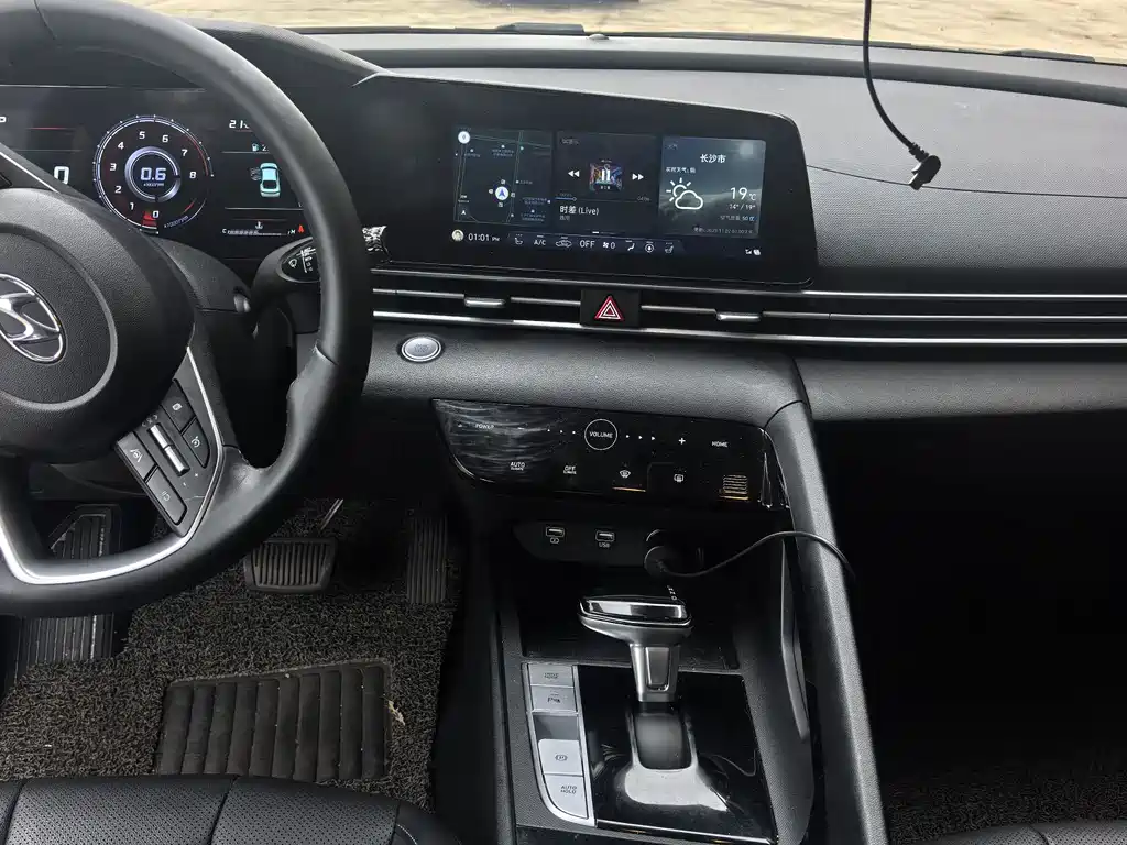 Hyundai Elantra 2023