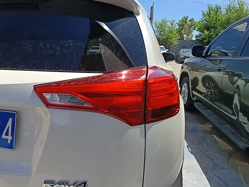 Toyota RAV4 2016 — фото 24