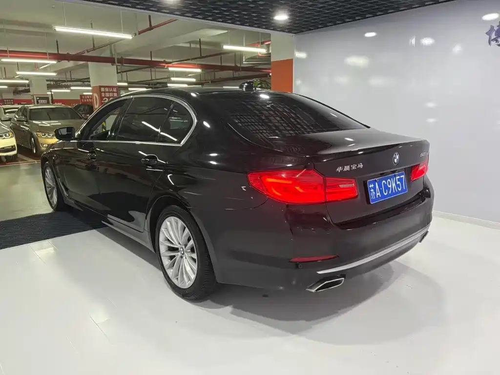 BMW 5 Series 2019 — фото 9