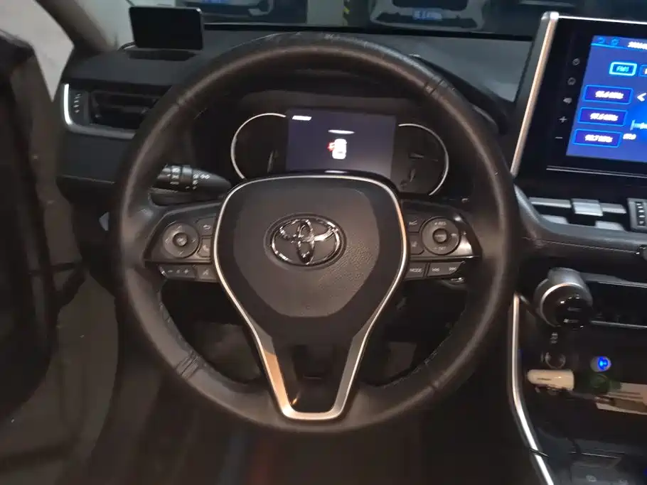 Toyota RAV4 2019 — фото 15