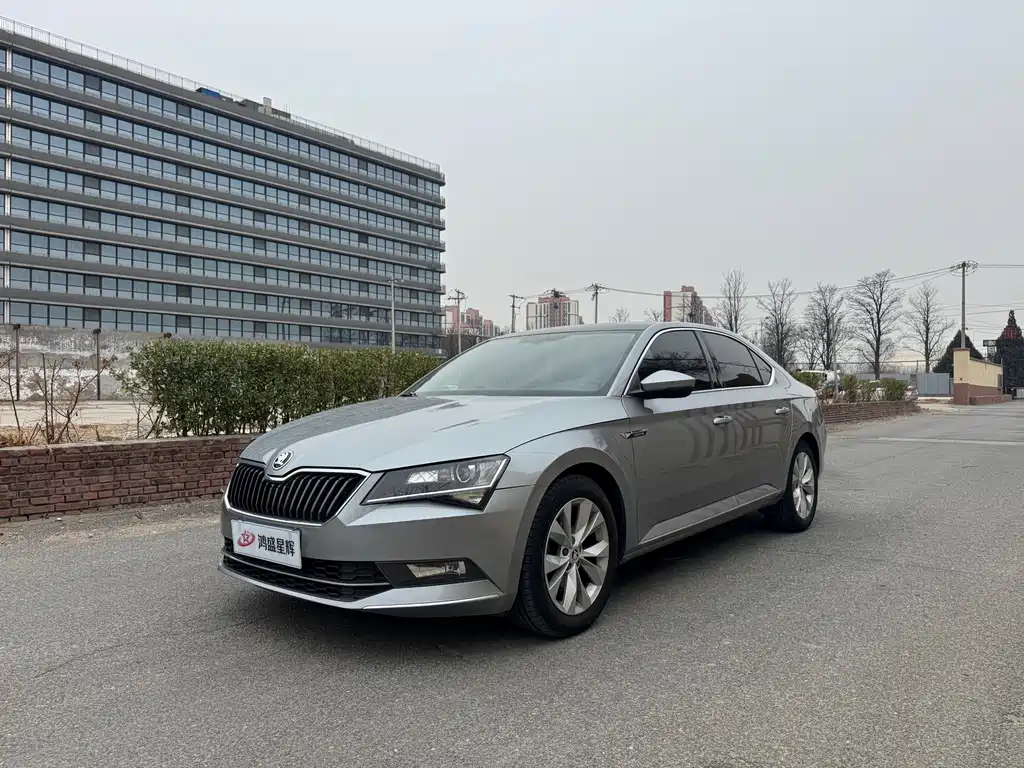 Skoda Superb 2017 — фото 1