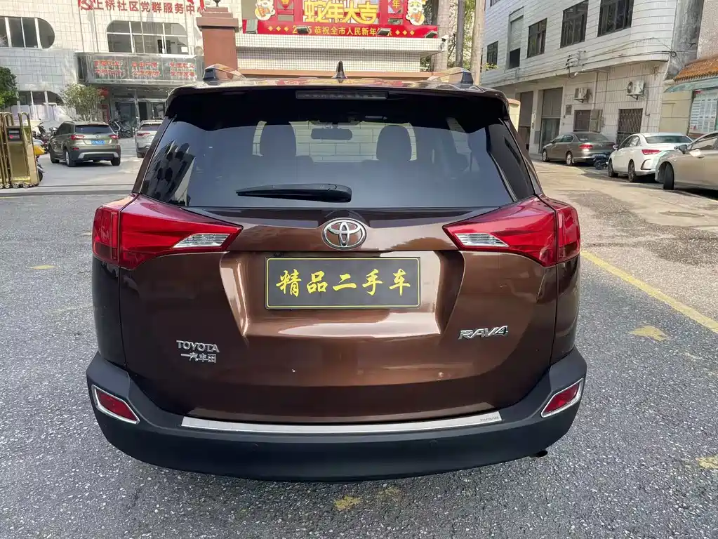 Toyota RAV4 2015 — фото 6