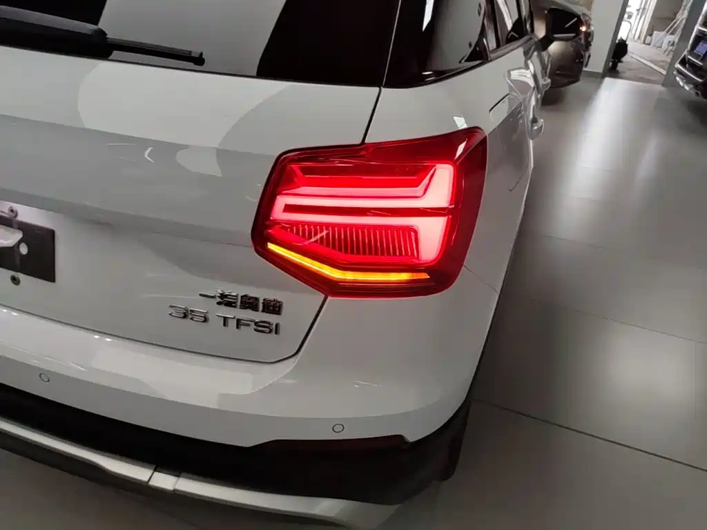 Audi Q2L 2020 — фото 8