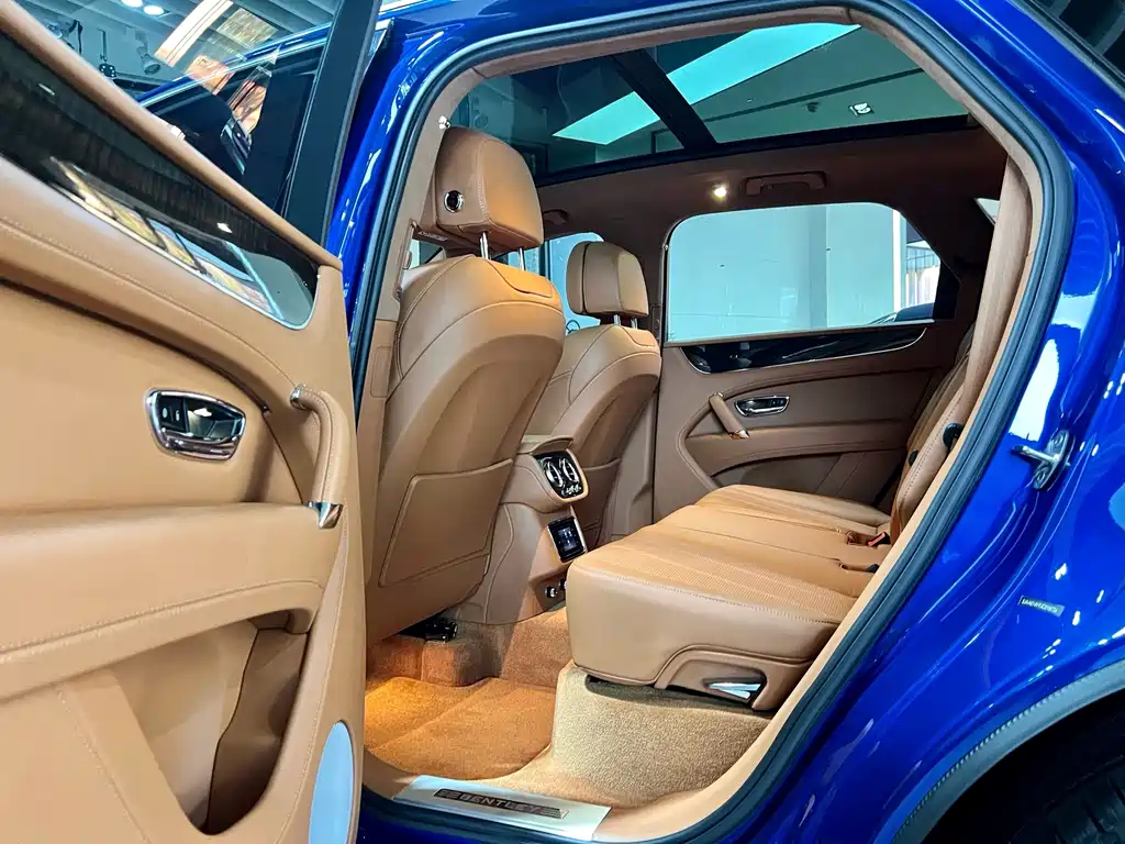 Bentley Bentayga 2017 — фото 13