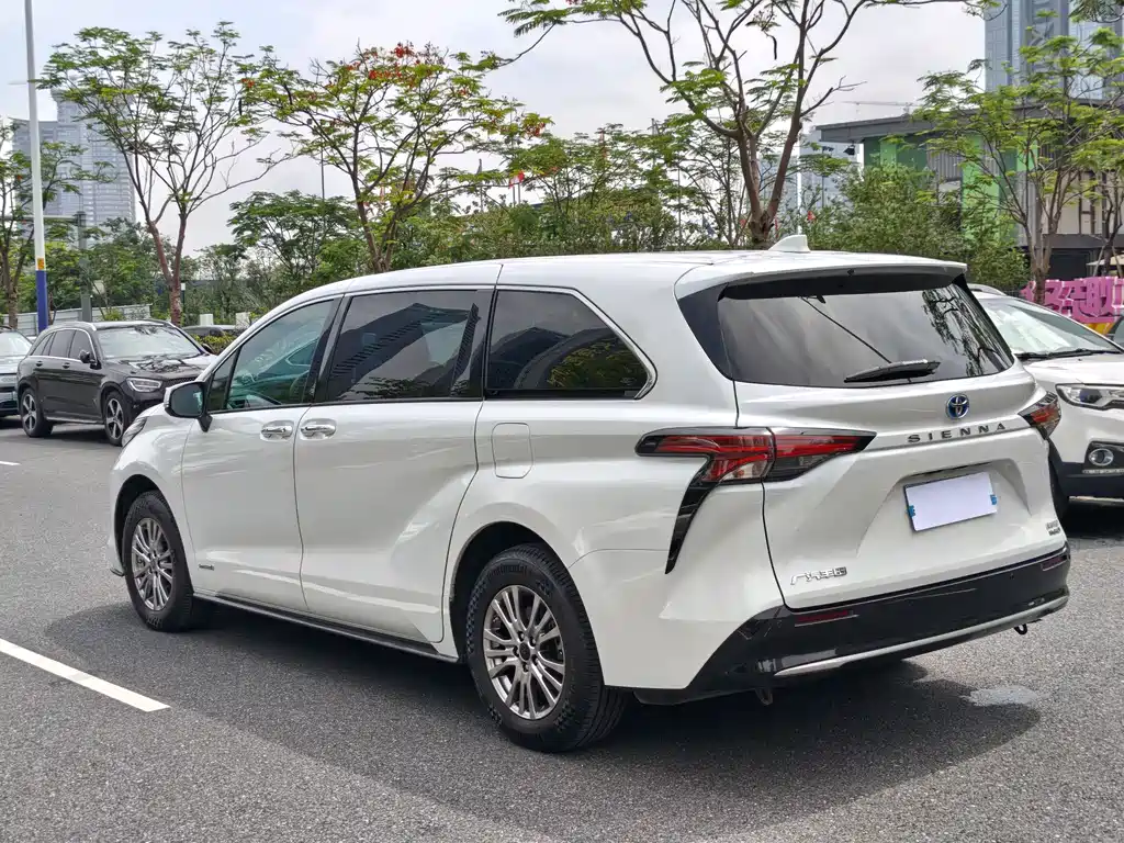 Toyota Sienna 2022 — фото 26