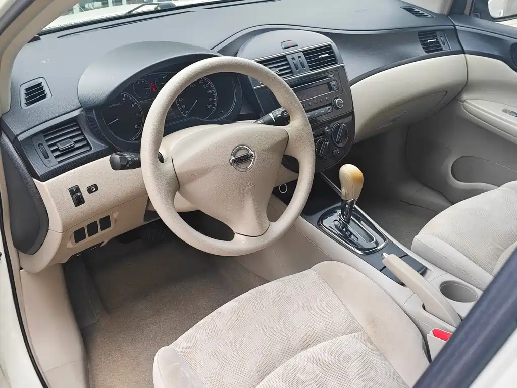 Nissan Tiida 2012