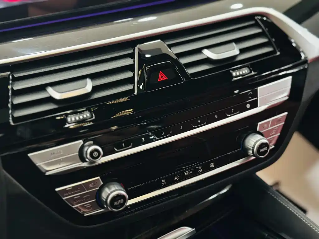 BMW 5 Series 2023 — фото 14