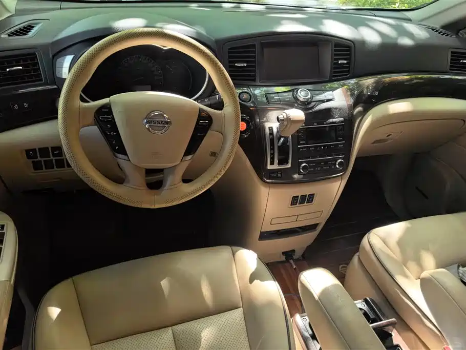 Nissan Quest 2013 — фото 12