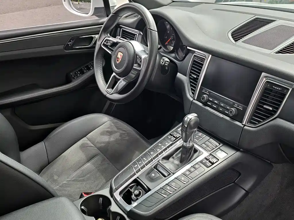 Porsche Macan 2017 — фото 11