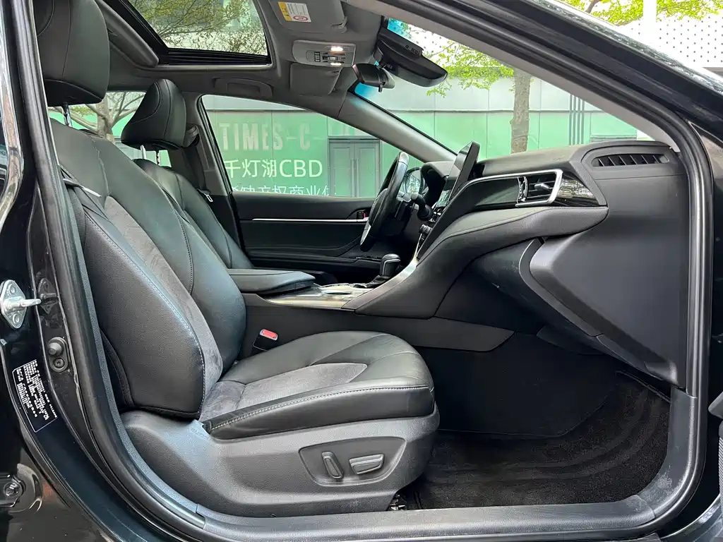 Toyota Camry 2023 — фото 13