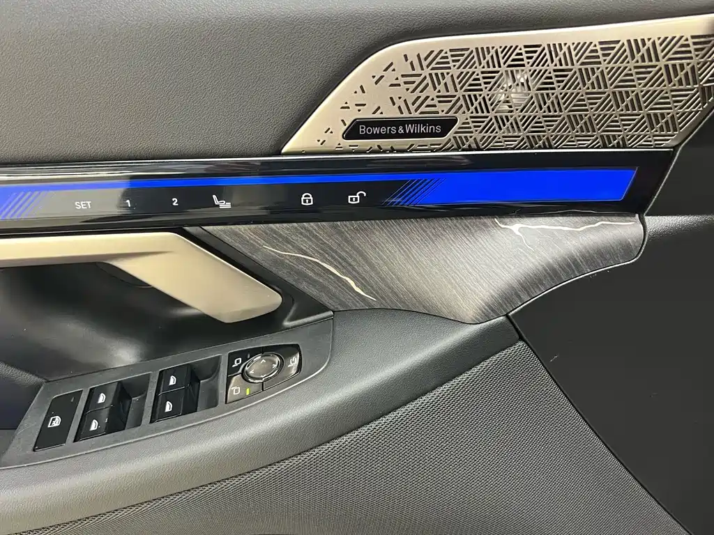 BMW 5 Series 2024 — фото 19