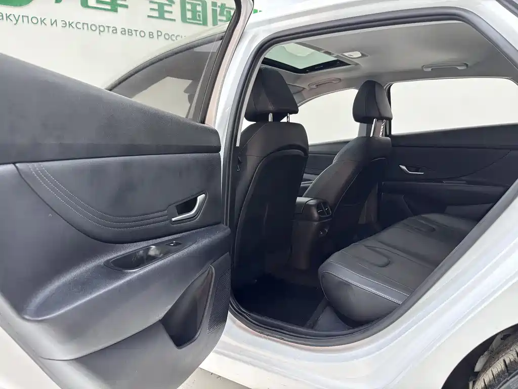 Hyundai Elantra 2023 — фото 20