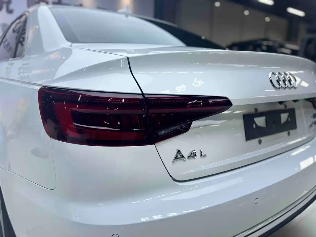 Audi A4L 2019 — фото 12