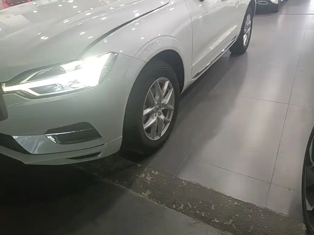Volvo XC60 2021 — фото 23