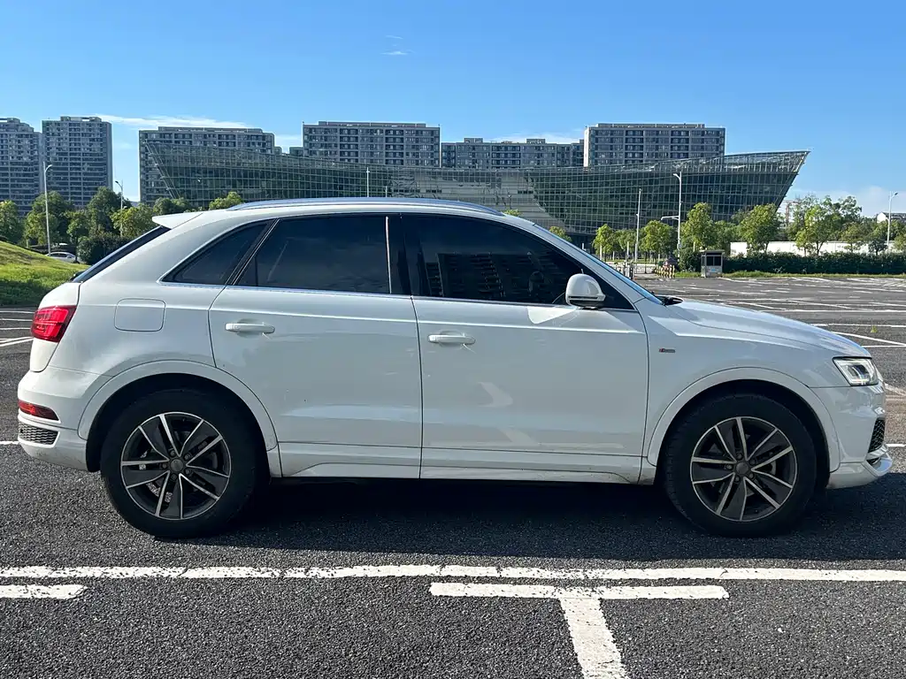 Audi Q3 2019 — фото 10