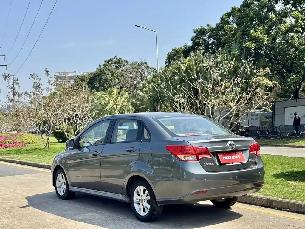 BAIC E-Series 2015 — фото 9